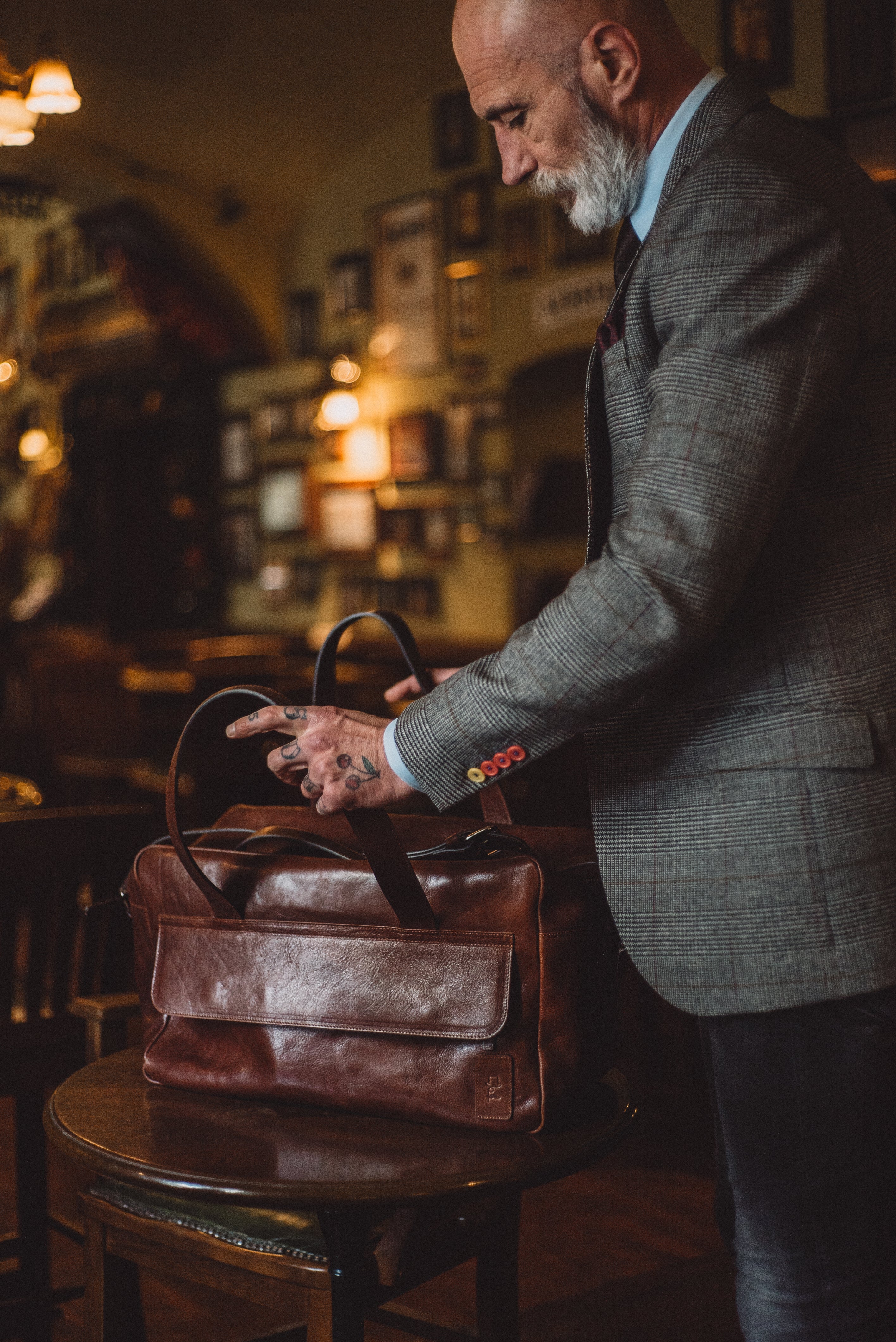 *NEW* PARTNER TRAVEL BAG, RED BROWN